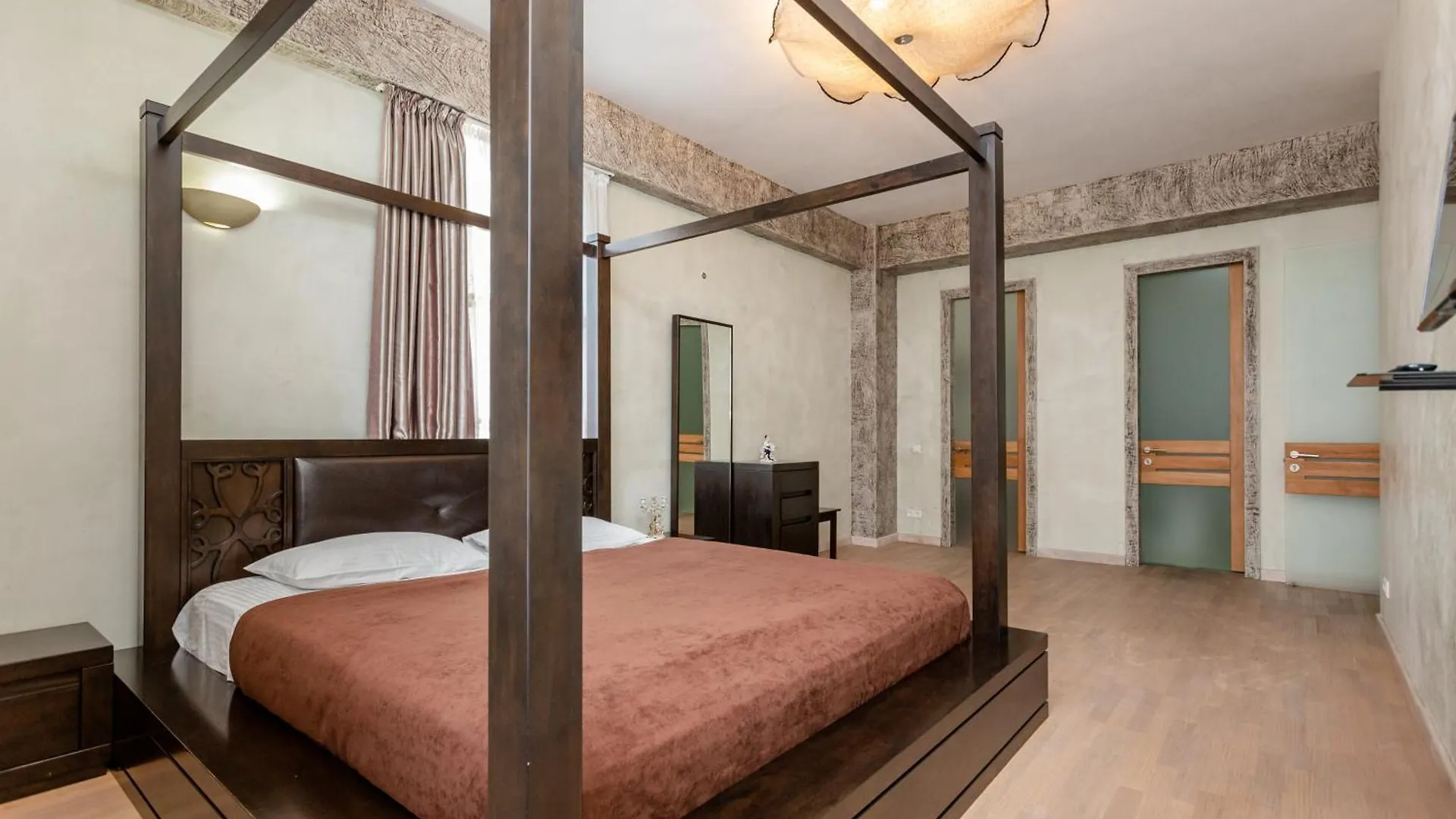 Serviced Apartment On Rustaveli Avenue 9 第比利斯