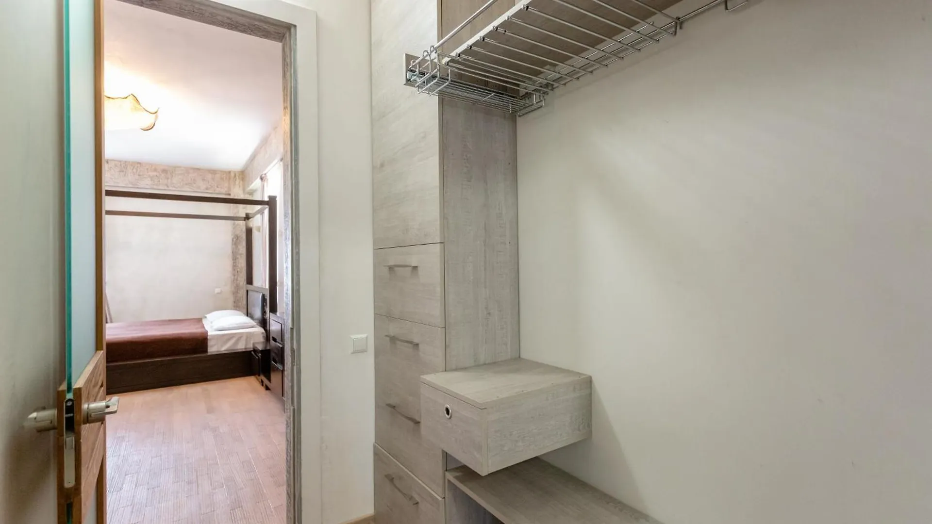 Serviced Apartment On Rustaveli Avenue 9 第比利斯