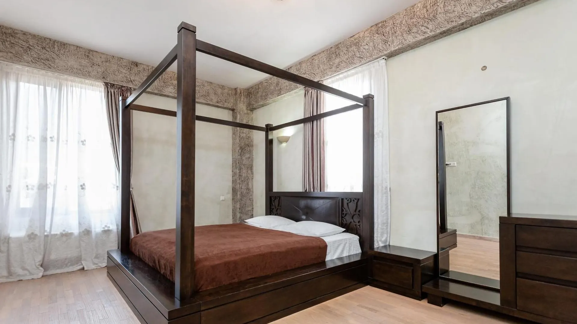 Serviced Apartment On Rustaveli Avenue 9 第比利斯