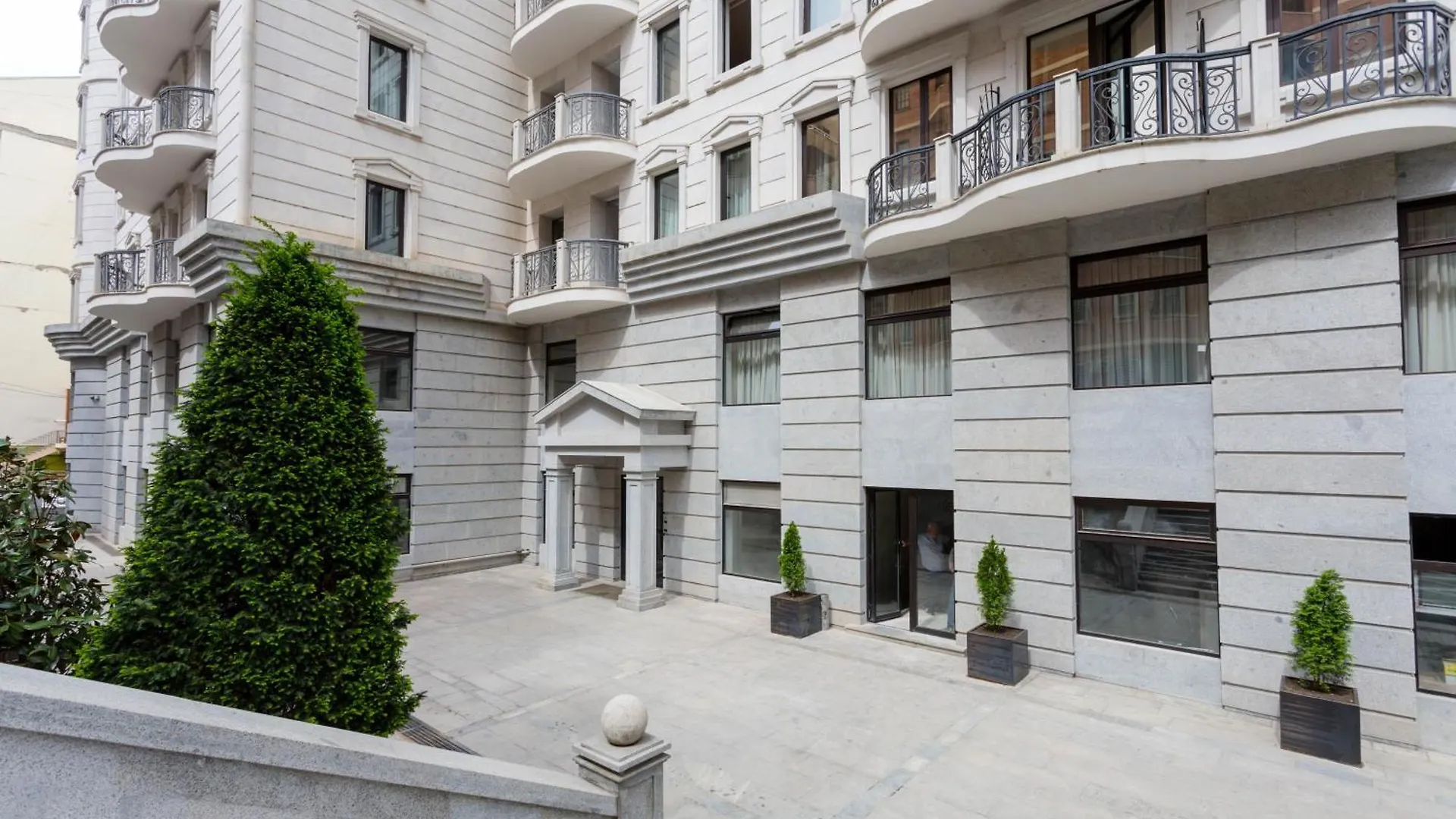 Serviced Apartment On Rustaveli Avenue 9 第比利斯 格鲁吉亚